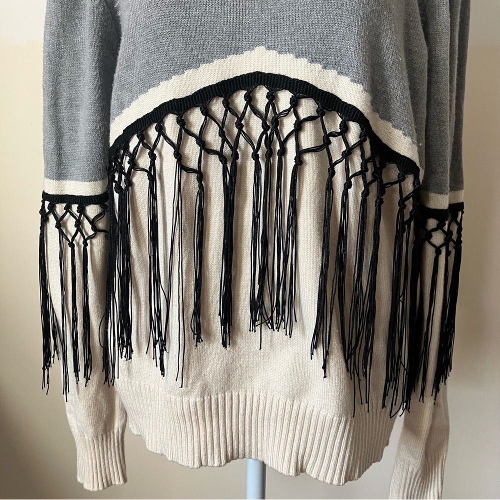 Neiman Marcus Gray Cream Colorblock Fringe Crewneck Sweater size Large - Picture 5 of 9